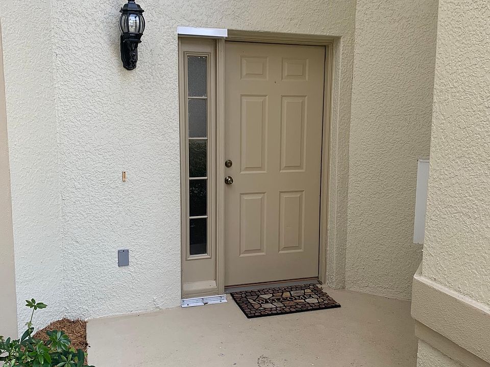 Private front entryway