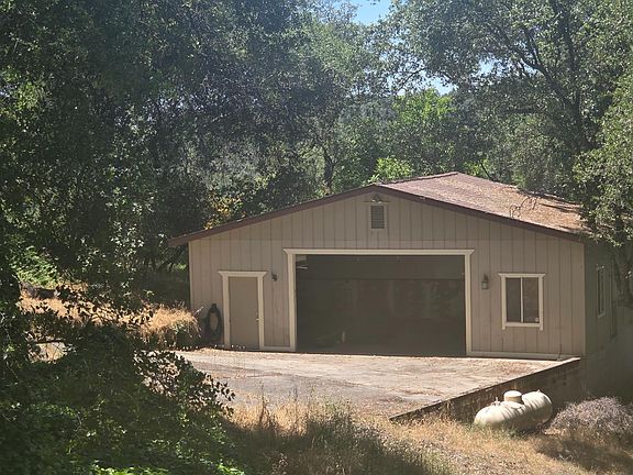 3rd image of 595 Valley Ridge Ct