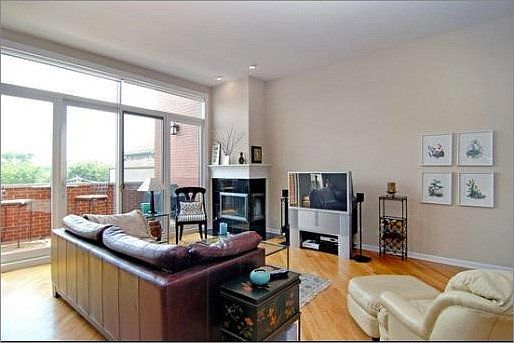 4th image of 1816 W Belmont Ave APT 3