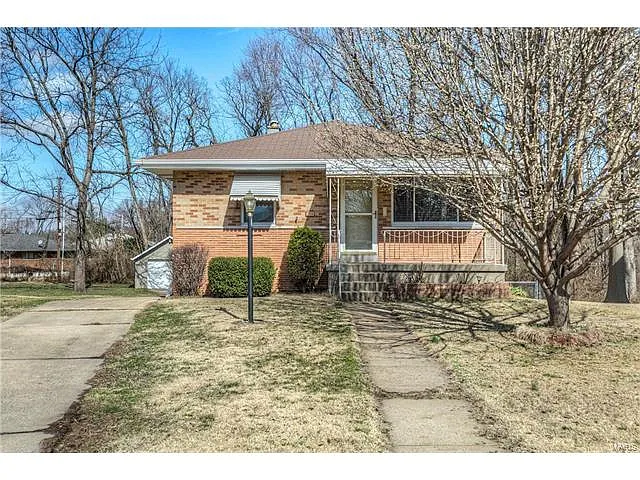 3953 E Dallas Ct photo 1