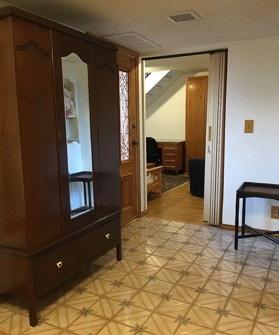 1827 Greenfield Ave #204 - . — Photo 2