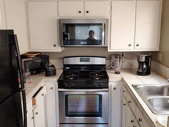 3rd image of 1125 Hornblend St #5