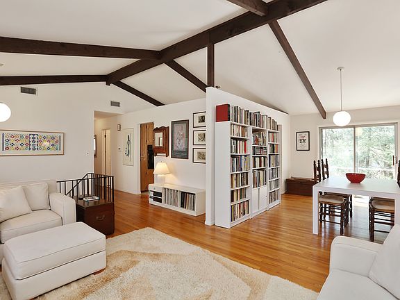 3rd image of 119 Bonnie Brae Ct