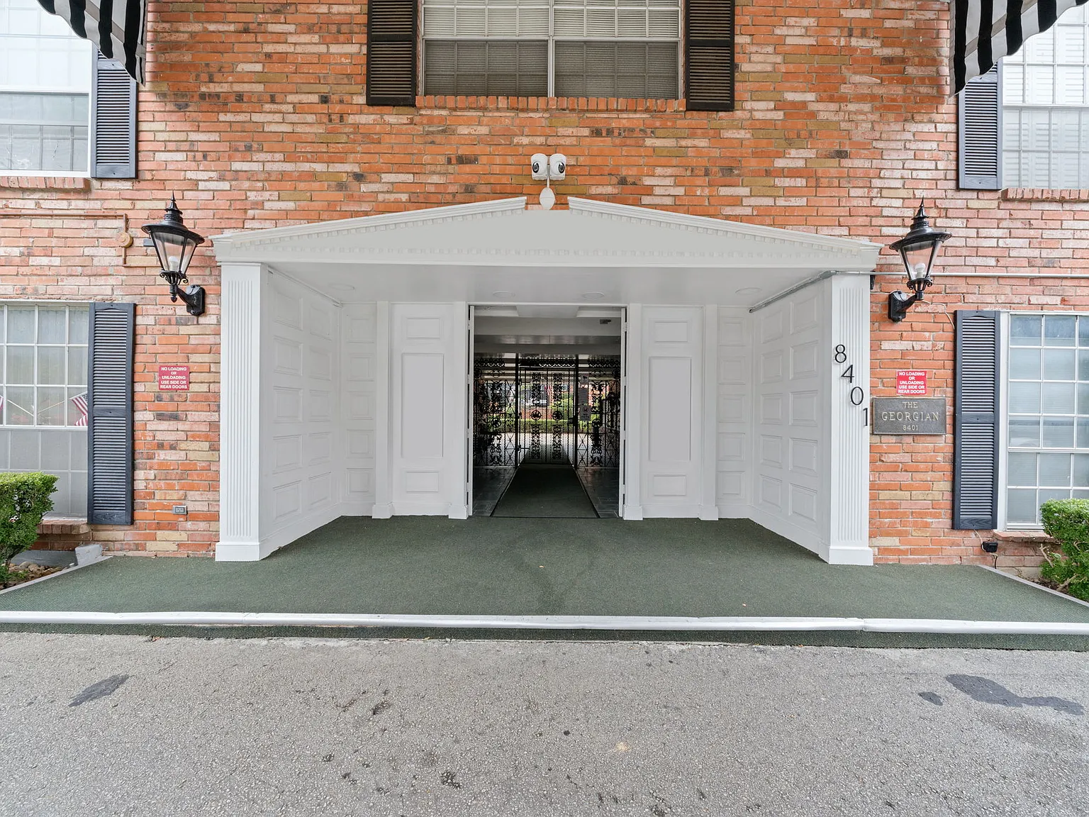 8401 N New Braunfels Ave — Photo 2