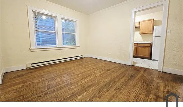 2422 Benderwirt Ave — Photo 2