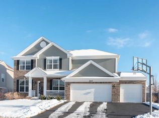 320 Winthrop Dr, Oswego, IL