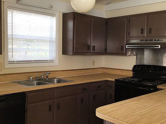 2nd image of 105 Twinwood Dr
