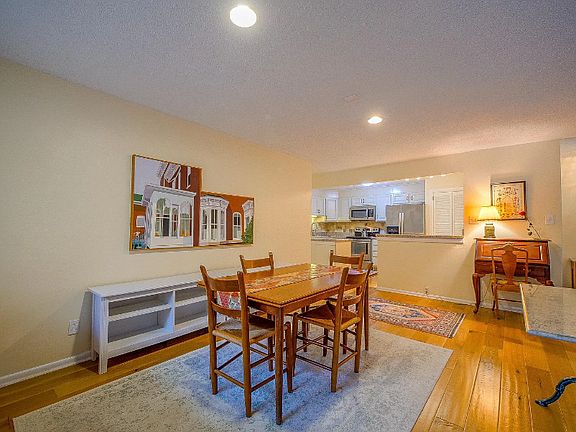 3rd image of 2344 Margaret St #A2