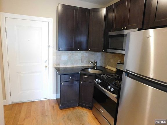 4th image of 253 Walker St APT 5