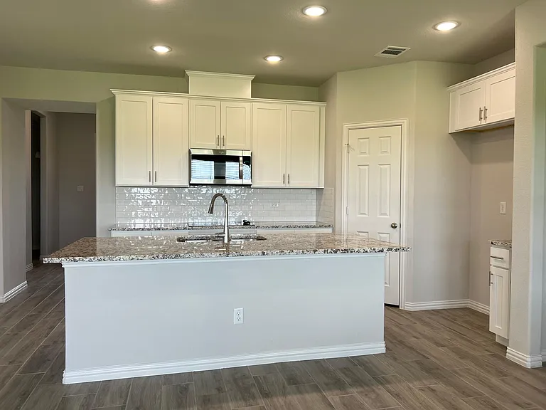 684 Avalon Dr — Photo 6