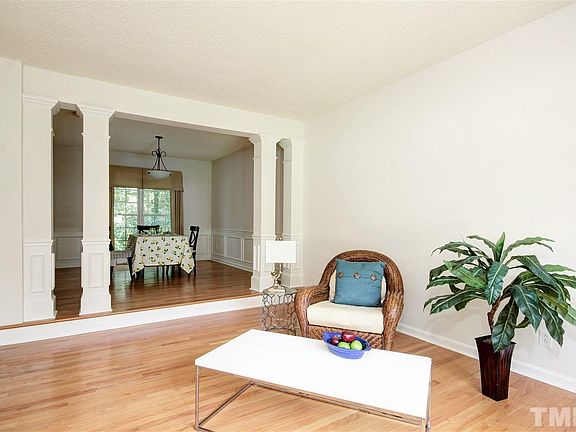 5th image of 117 Woodshire Ln