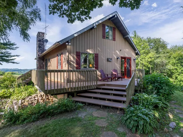 S5050 Durwards Glen Rd, Baraboo, WI 53913