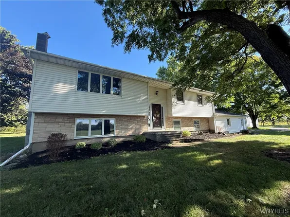 2732 Galloway Rd, Batavia, NY 14020