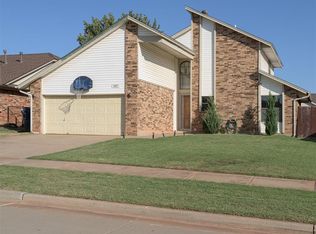 2221 NE 9th St, Moore, OK 73160