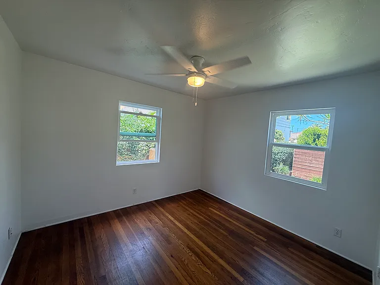 419 Nautilus St — Photo 9