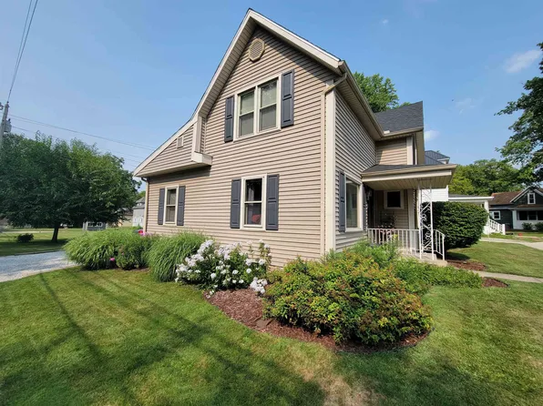 104 E Wabash Ave, Wakarusa, IN 46573