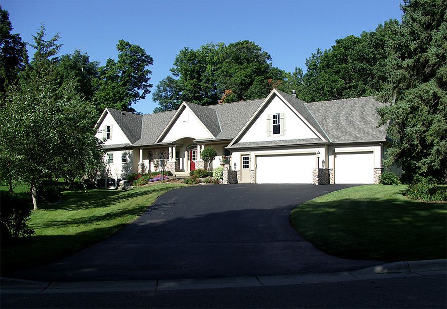 2nd image of 921 Iris Cir