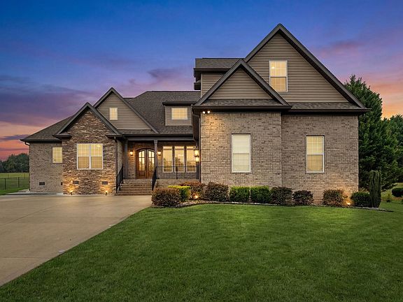 2nd image of 815 Shadow Creek Dr