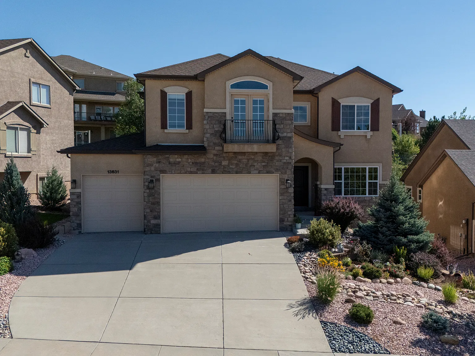 4 bed, 3.5 bath, 2012 sqft, $3,535 — Photo 2