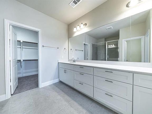 4th image of 3020 Galveston St
