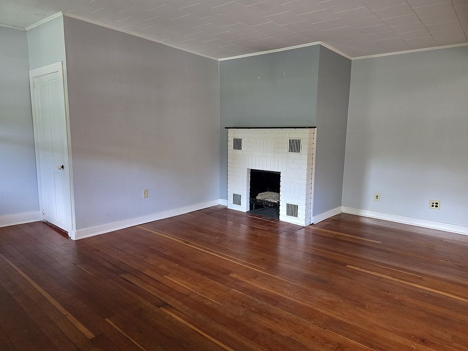 Spacious living room