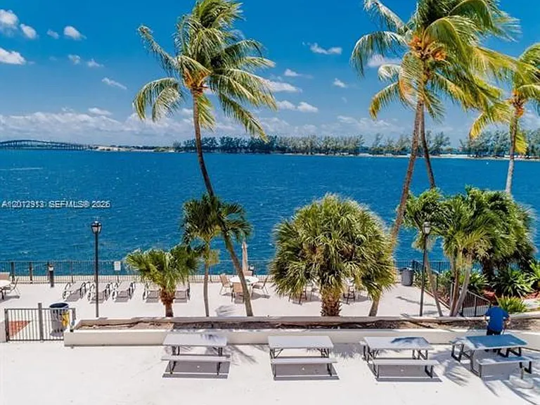 2333 Brickell Ave #812 — Photo 31
