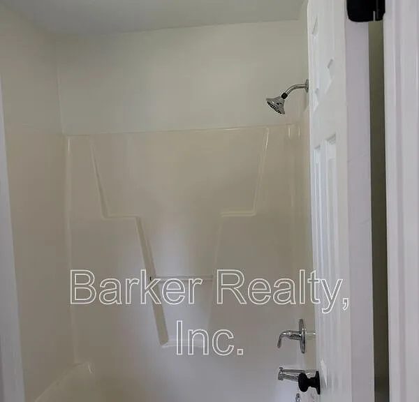 704 Southampton Dr — Photo 13