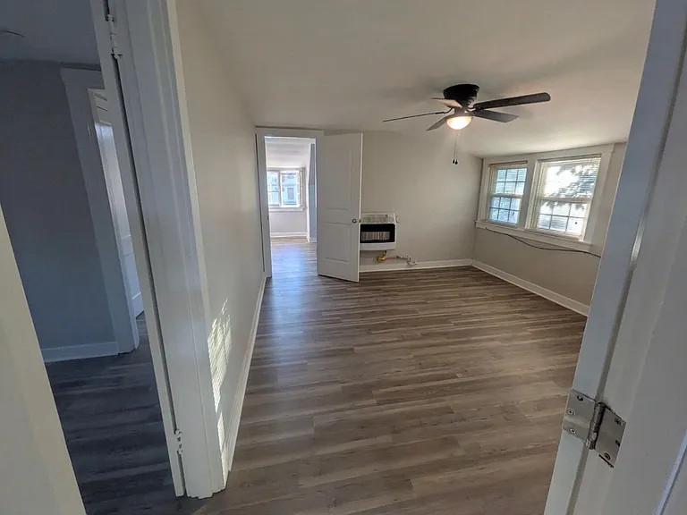 1009 Everett Ave — Photo 5