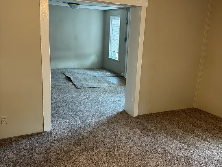 123 E Spring St — Photo 9