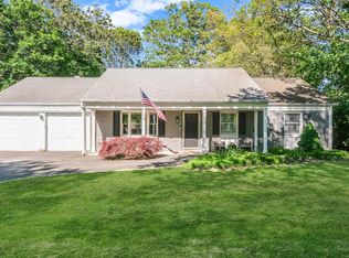 11 Haverford Ln, Coram, NY 11727