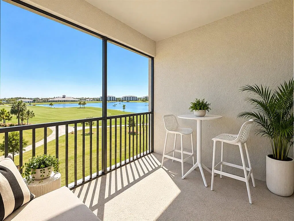 3 bed, 2.0 bath, 1301 sqft, $5,500 — Photo 2