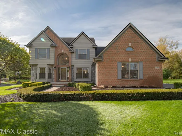 7303 Setters Pointe Blvd, Brighton, MI 48116