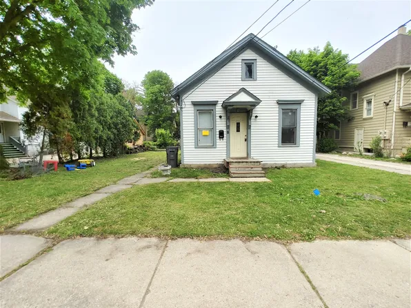 8 Walker Pl, Elgin, IL 60120