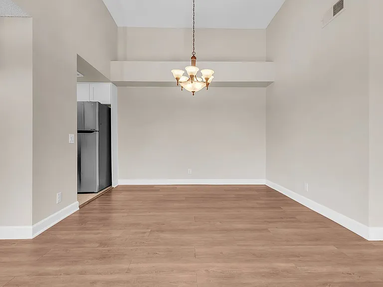 89 Stanford Ct — Photo 7