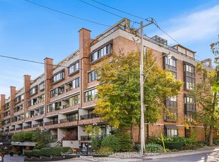40 Oaklands Ave W #316, Toronto, ON M4V2Z3