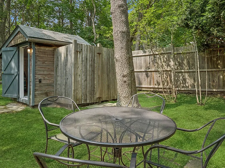 11 Richardson Ave — Photo 15