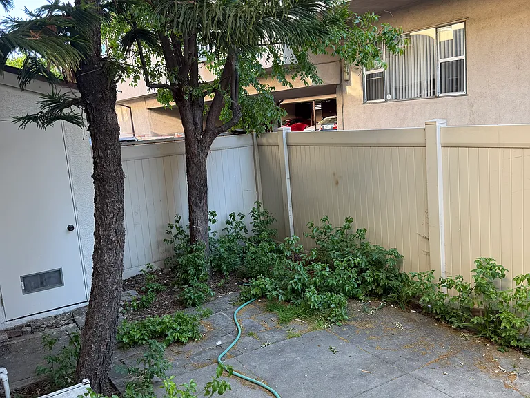 918 W Huntington Dr #J — Photo 13