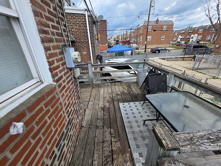 2055 Carver St — Photo 16