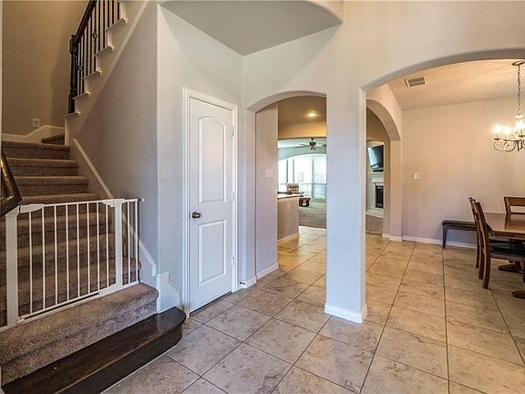 5th image of 431 Catherine Ln