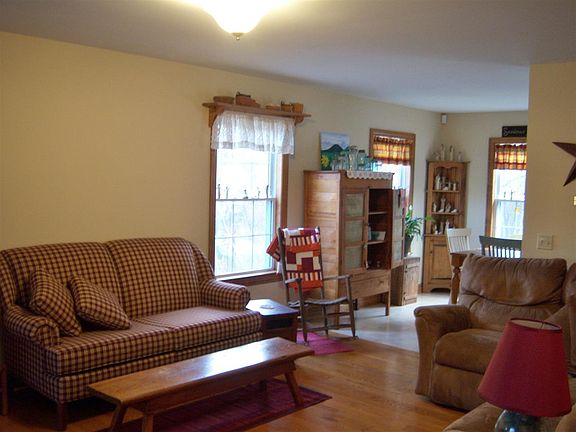 5th image of 906 Flower Dr