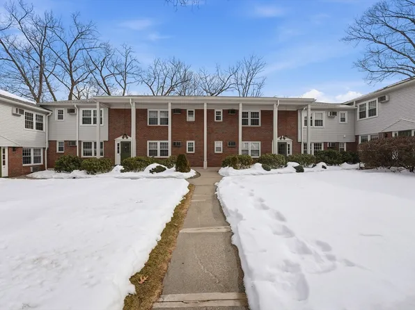 80 Brush Hill Ave APT 61, West Springfield, MA 01089
