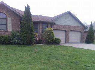 2220 Cherry Blossom Cir, Lebanon, MO 65536