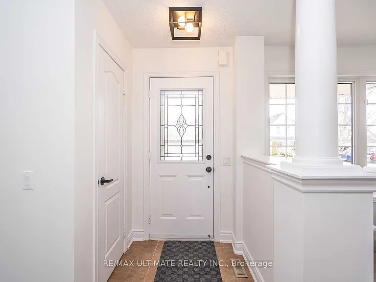 217 Marilyn St — Photo 4
