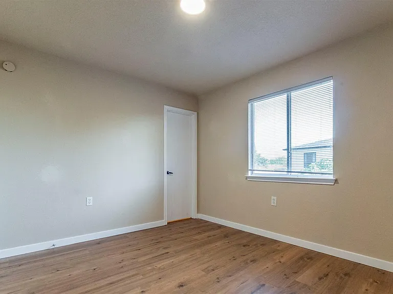 7106 Thannas Way — Photo 14