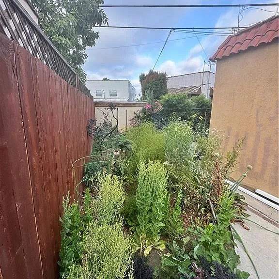 1046 S Citrus Ave — Photo 14