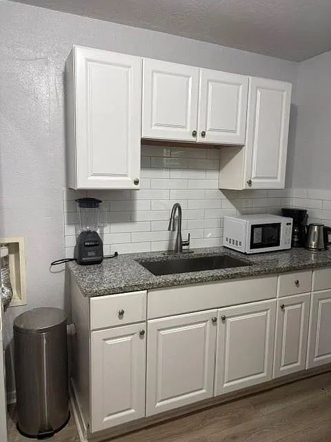 2 bed, 1.0 bath, 950 sqft, $1,100 — Photo 2