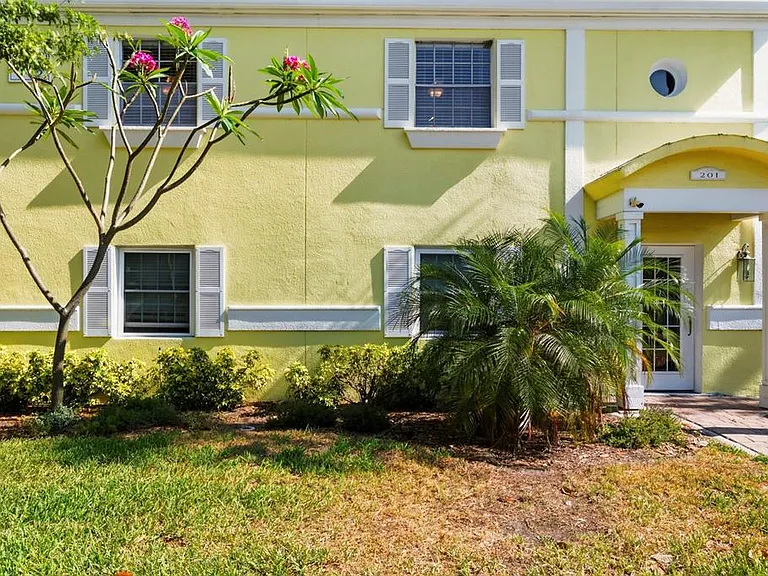201 Pompano Dr SE #C — Photo 39