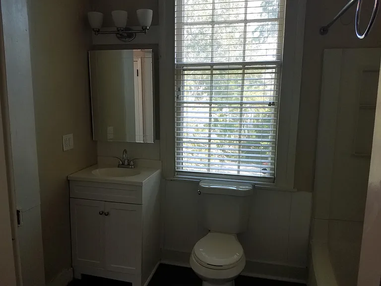 220 Calhoun St — Photo 6