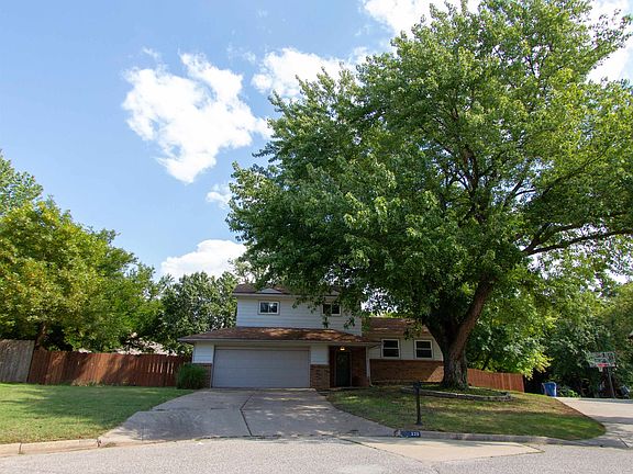 2nd image of 220 E Park Place Ct