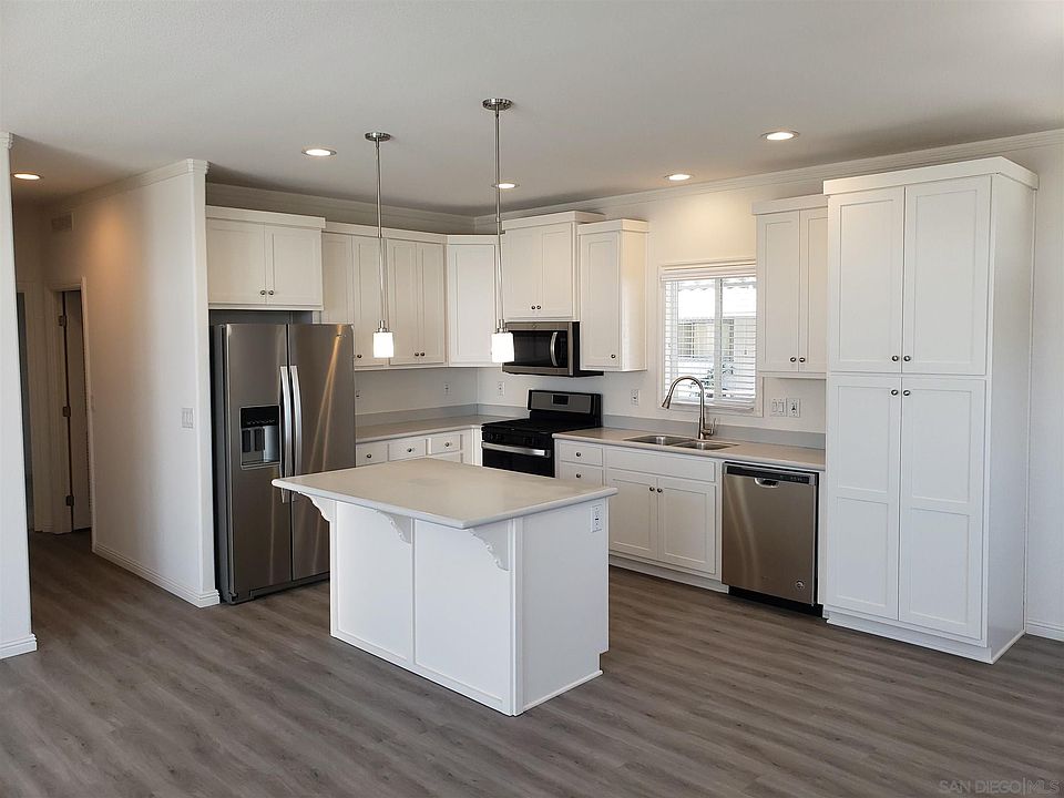 2nd image of 61 Havenview Ln #61